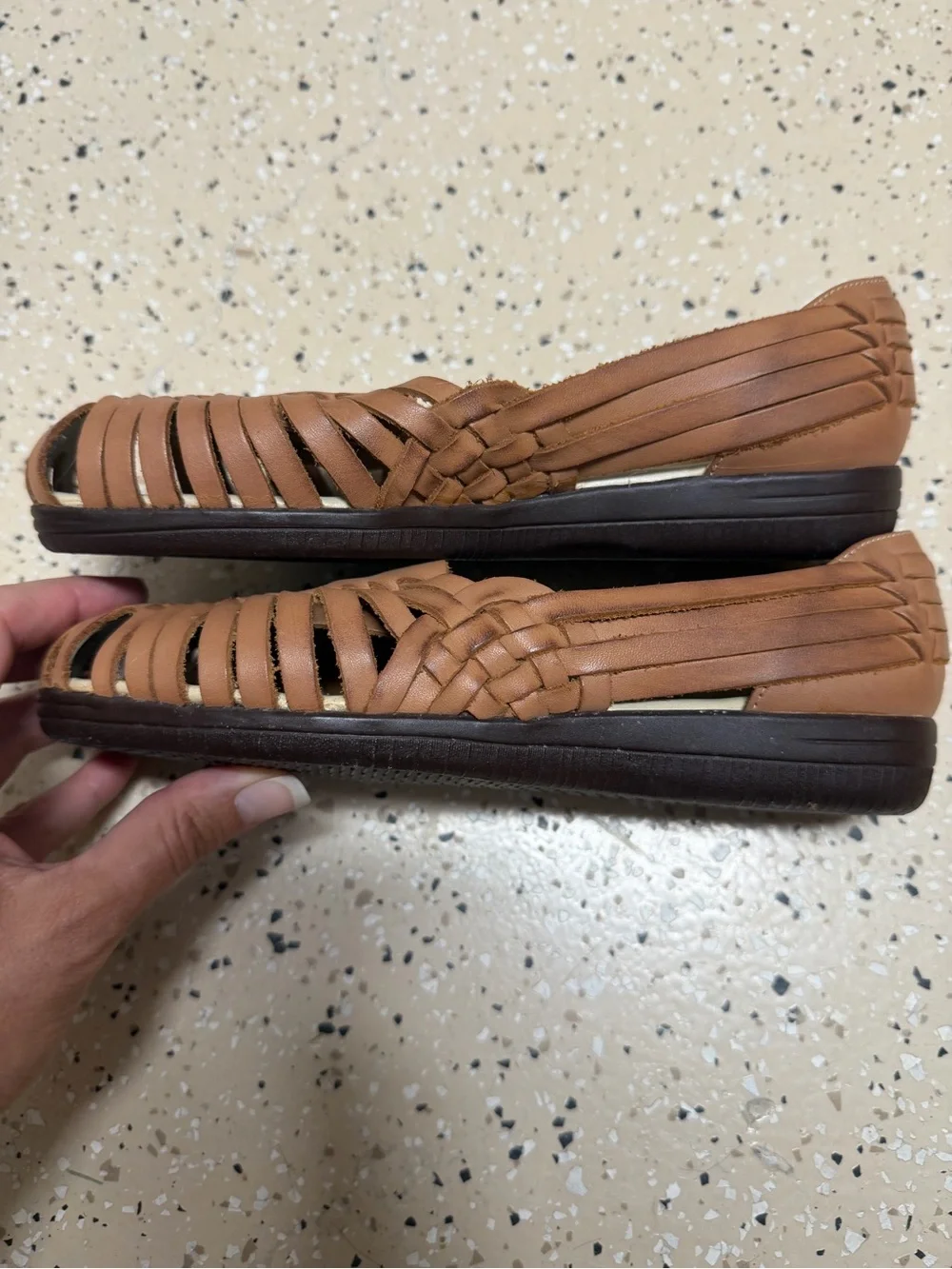 Softspots size 7.5 Tan Brown Leather Woven Huarache Slip-On Flats *Flaw*